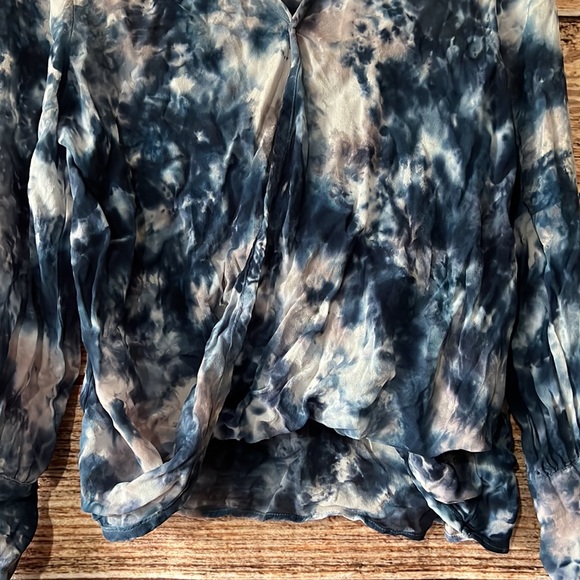 Young Fabulous & Broke Blue and White Tye dye Blouse - Picture 4 of 6